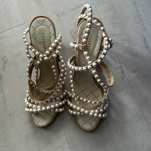 Chanel heels - Picture 2 of 8